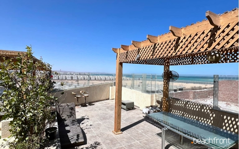 Sunny roof terrace apartment in Hurghada for sale - Resale