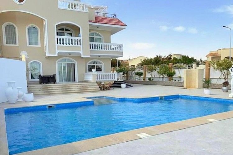 VILLA WITH PRIVATE POOL - FOR SALE